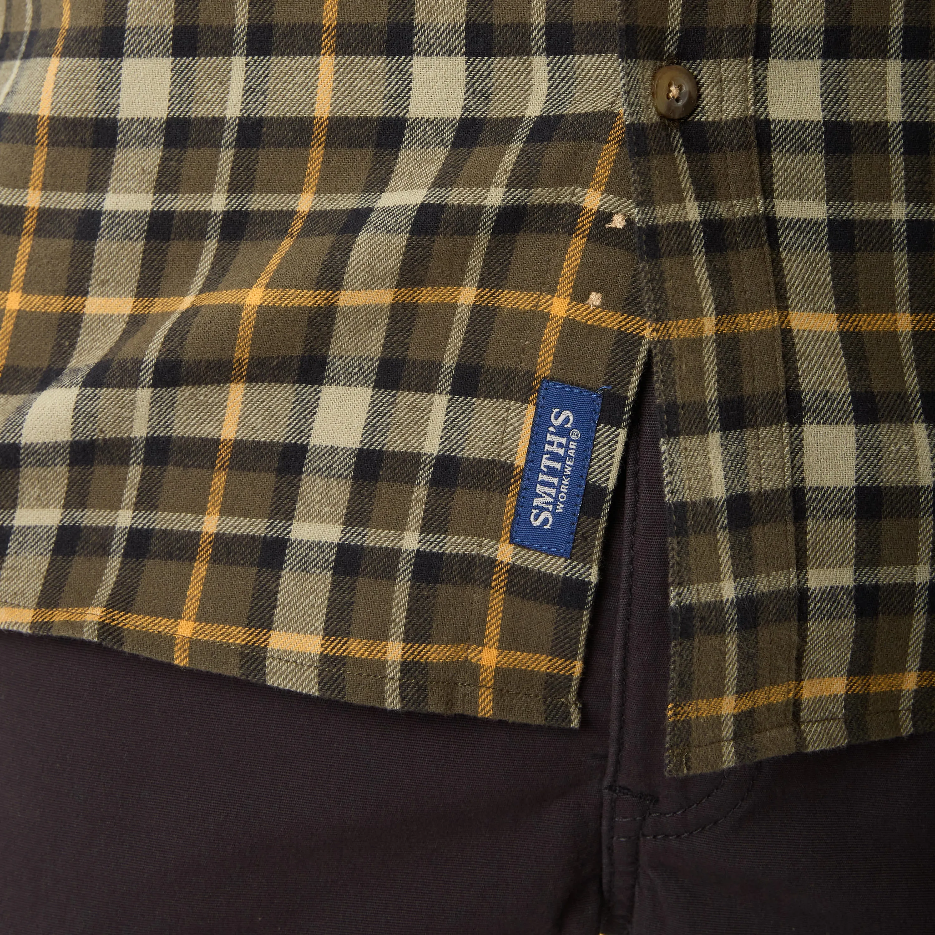 TWO-POCKET BUTTON DOWN FLANNEL SHIRT